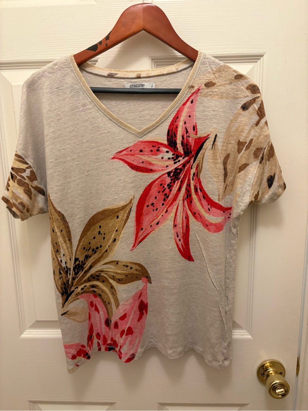 Chico's Beige Short-Sleeve V-Neck Tee Floral size 2 (12-14) linen blend